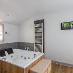 Piscine Et Jacuzzi Interieurs Cherveix-Cubas