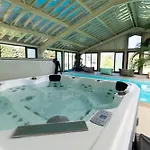 Piscine Et Jacuzzi Interieurs Cherveix-Cubas