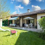 Piscine Et Jacuzzi Interieurs * Cherveix-Cubas