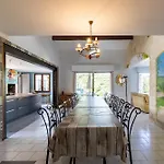 Piscine Et Jacuzzi Intérieurs Villa Cherveix-Cubas