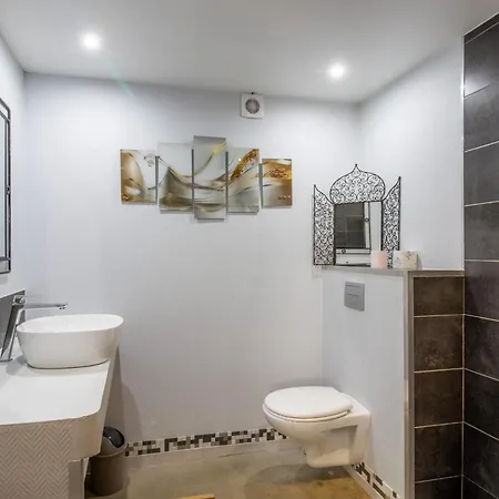 Piscine Et Jacuzzi Interieurs ヴィラ Cherveix-Cubas