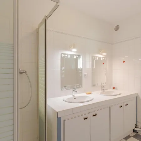 Villa Piscine Et Jacuzzi Interieurs