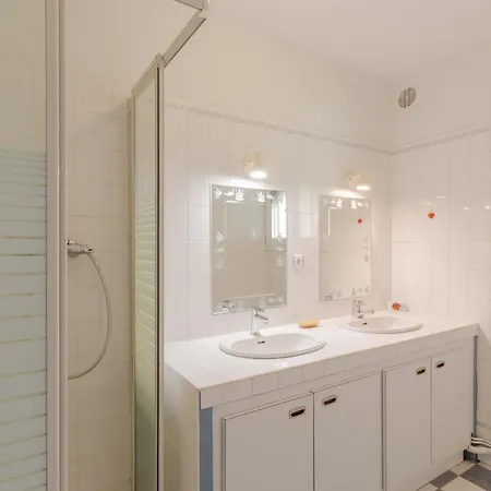 ヴィラ Piscine Et Jacuzzi Interieurs