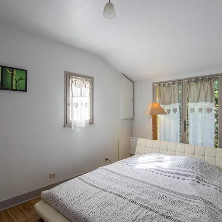 Piscine Et Jacuzzi Interieurs Cherveix-Cubas