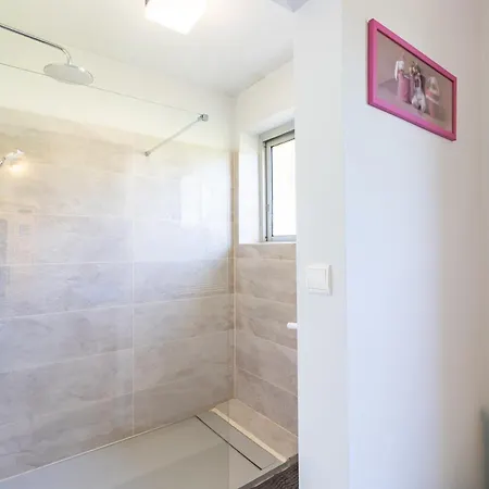 Piscine Et Jacuzzi Interieurs ヴィラ