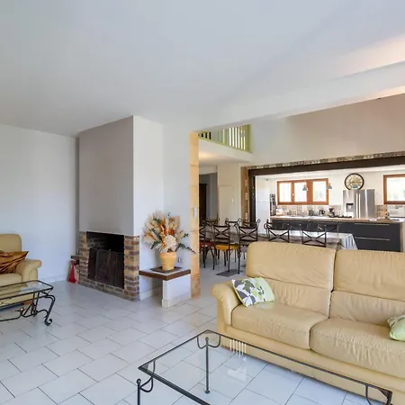 Piscine Et Jacuzzi Interieurs * Cherveix-Cubas