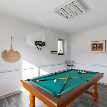 ヴィラ Piscine Et Jacuzzi Interieurs