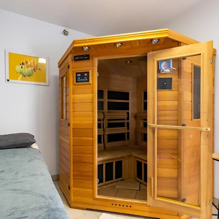 Piscine Et Jacuzzi Interieurs ヴィラ Cherveix-Cubas