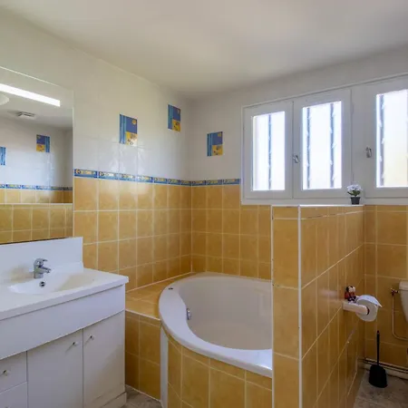 Villa Piscine Et Jacuzzi Intérieurs