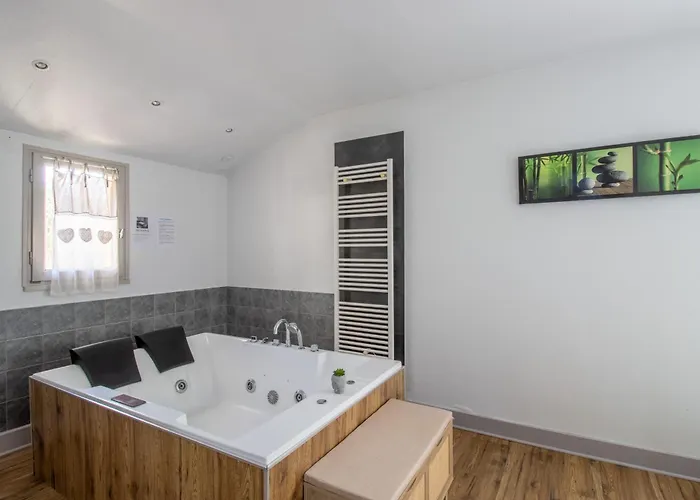 Piscine Et Jacuzzi Interieurs Cherveix-Cubas