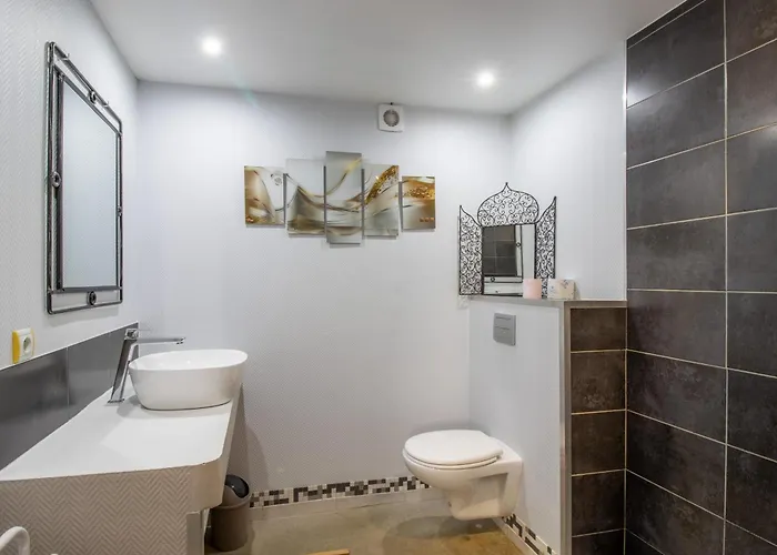 Piscine Et Jacuzzi Interieurs Villa Cherveix-Cubas