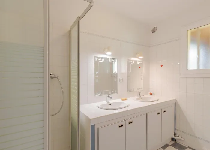 Villa Piscine Et Jacuzzi Interieurs