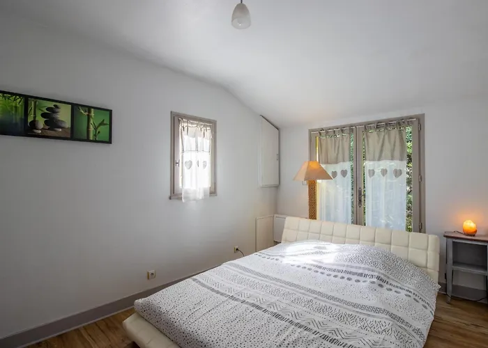 Piscine Et Jacuzzi Interieurs Cherveix-Cubas