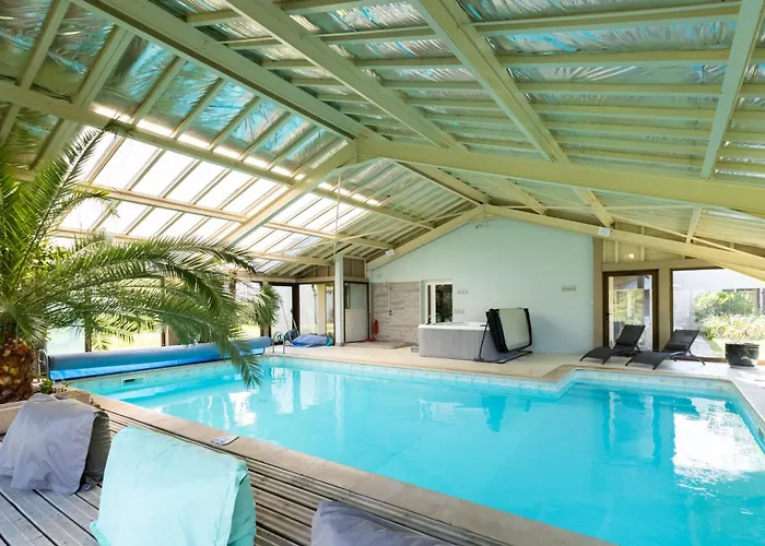 Villa Piscine Et Jacuzzi Interieurs *