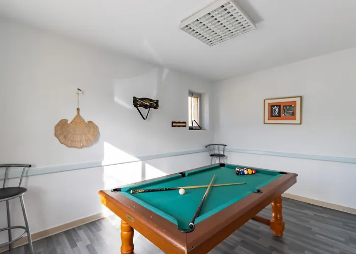 Villa Piscine Et Jacuzzi Interieurs