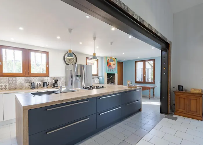 Piscine Et Jacuzzi Interieurs Villa Cherveix-Cubas