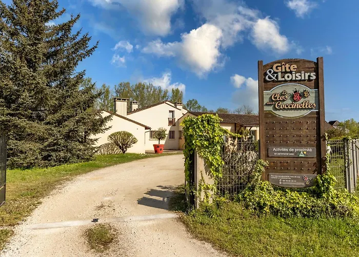 Piscine Et Jacuzzi Interieurs Villa Cherveix-Cubas
